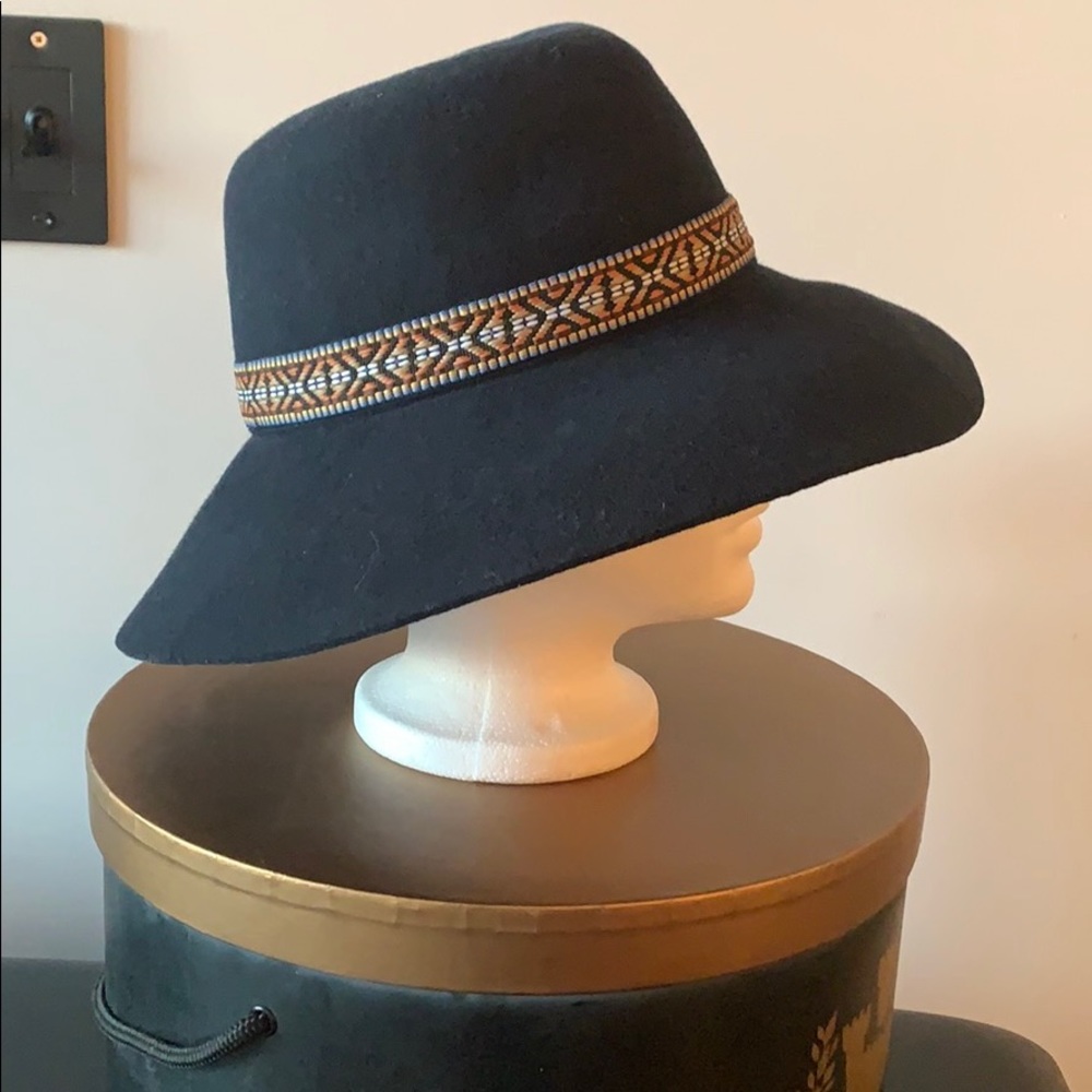 Lovely Bird Navy 100% wool hat